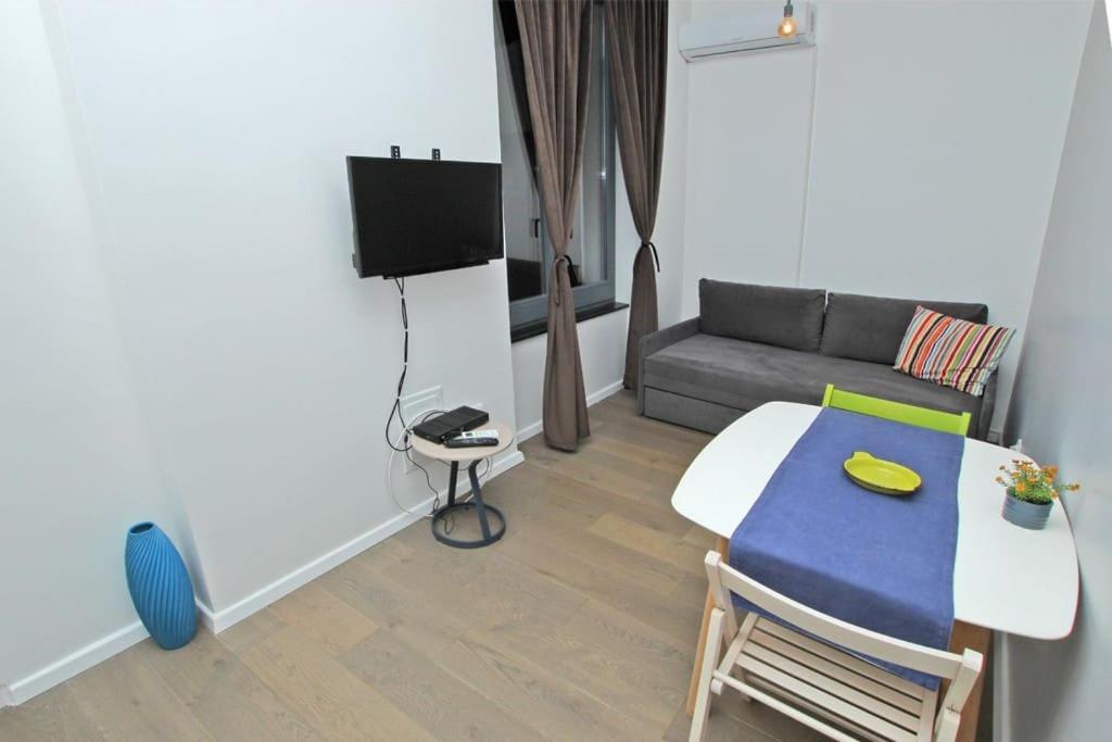 Apartment West In The Heart Of
